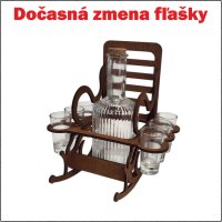 Fából készült szék üveggel a 30. születésnapra